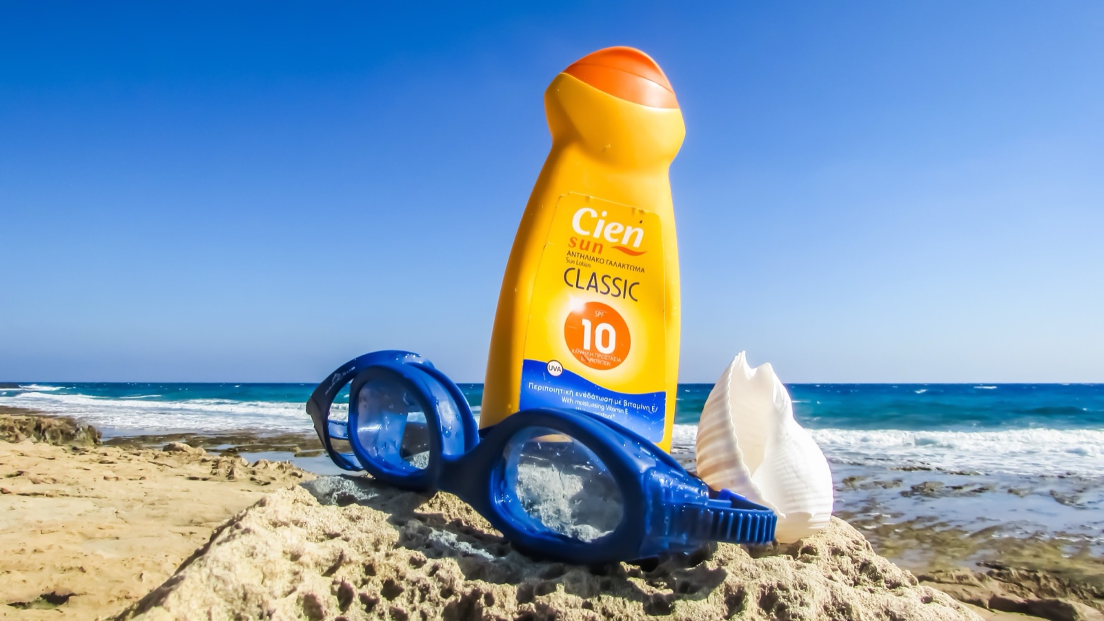 夏の強い紫外線による肌ダメージのイメージ