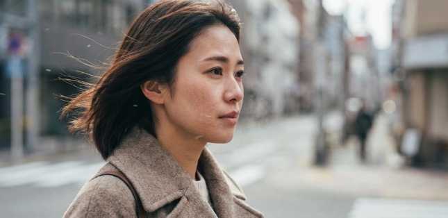 冬の乾燥した環境にいる女性