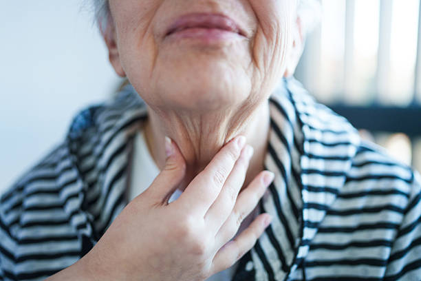 首のシワの原因