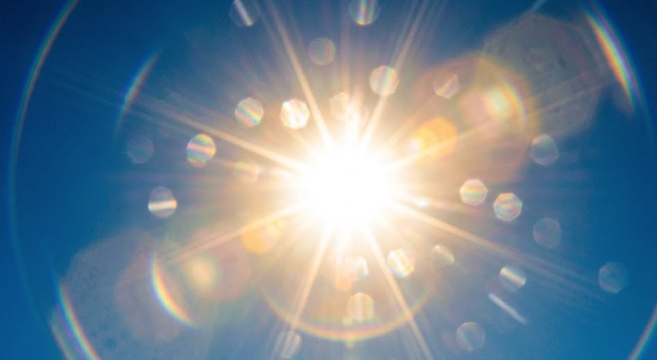 過酷な眩しい太陽からの紫外線