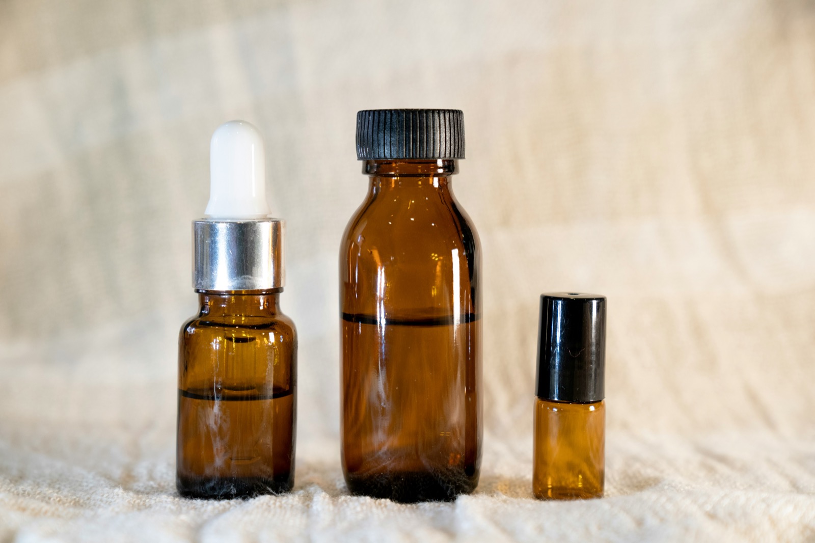 スポイト容器やガラス瓶のスキンケアボトル